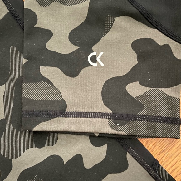 CK Performance Wick Capris - Camo, Size M - Picture 3 of 4